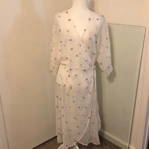 COPY - VICTORIA’S SECRET Sz M/L Sheer sexy ROBE WHITE W/ROSES ON IT. BNWTAGS